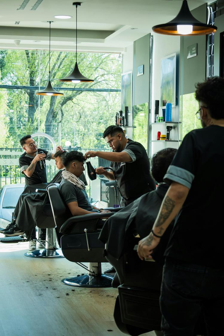 Barbero usando su página profesional